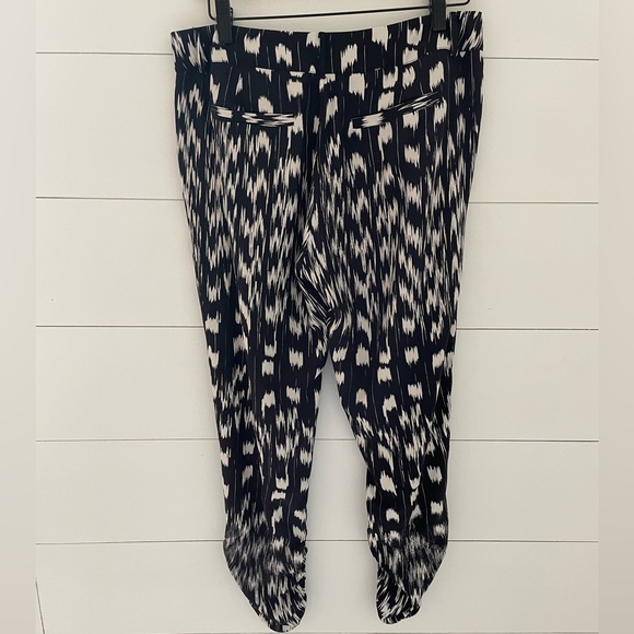 Parker Devlin Pants in Striga - Picture 2 of 9